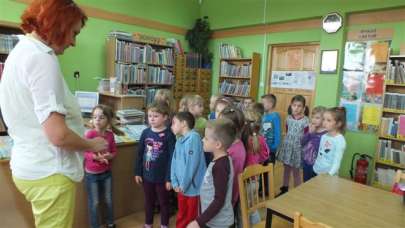 Wizyta klasy 0A w bibliotece szkolnej