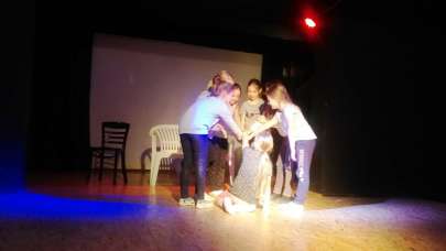 Zabawy teatralne w wietlicy szkolnej