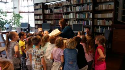 Lekcja biblioteczna dla grupy 0B w Wojewdzkiej Bibliotece Publicznej podczas Tygodnia Bibliotek