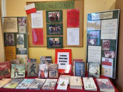 Wystawa ksiek w bibliotece: 