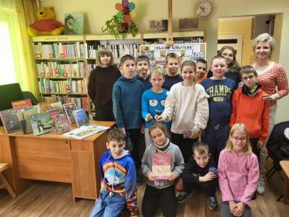 Wycieczki uczniw klas IV do filii nr 25 Miejskiej Biblioteki Publicznej im. H. opaciskiego