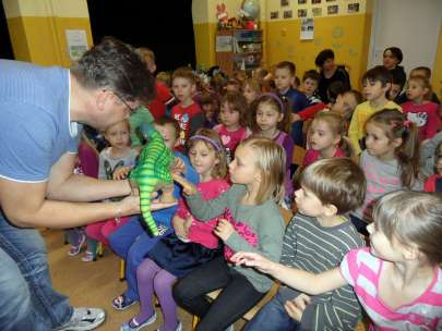 NA TROPIE DINOZAURW