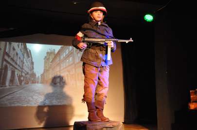 Przedstawienie teatru szkolnego Flying 11