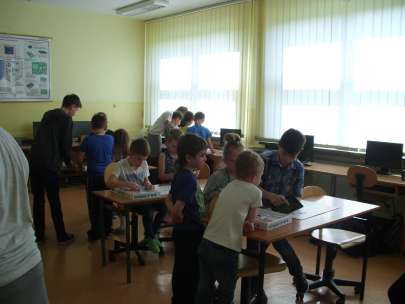 Starsi ucz modszych
