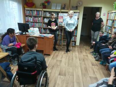 Wycieczki uczniw klas IV i VI do Biblioteki Publicznej im. H. opaciskiego