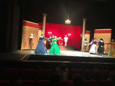 Klasy II i III w teatrze