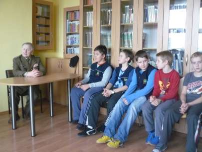 Spotkanie uczniw klas pitych z panem Kazimierzem Stop
