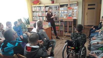 Wycieczki uczniw klas V do Biblioteki Publicznej im. H. opaciskiego