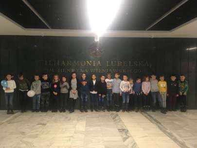 Klasy 2b i 2d na koncercie edukacyjnym Zima, zima, zima